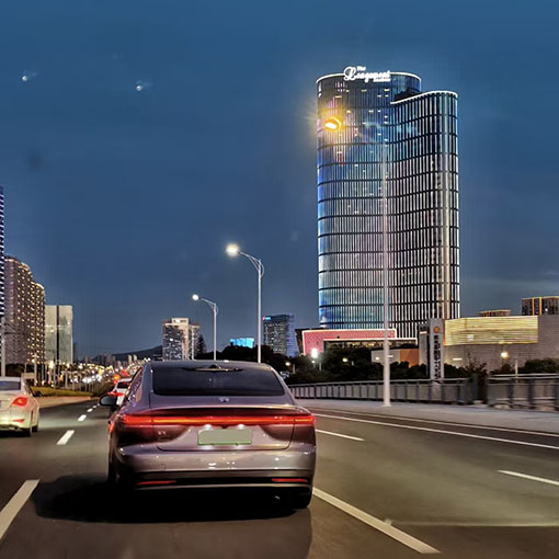 本来应该从从容容、游刃有余,现在是匆匆忙忙、连滚带爬