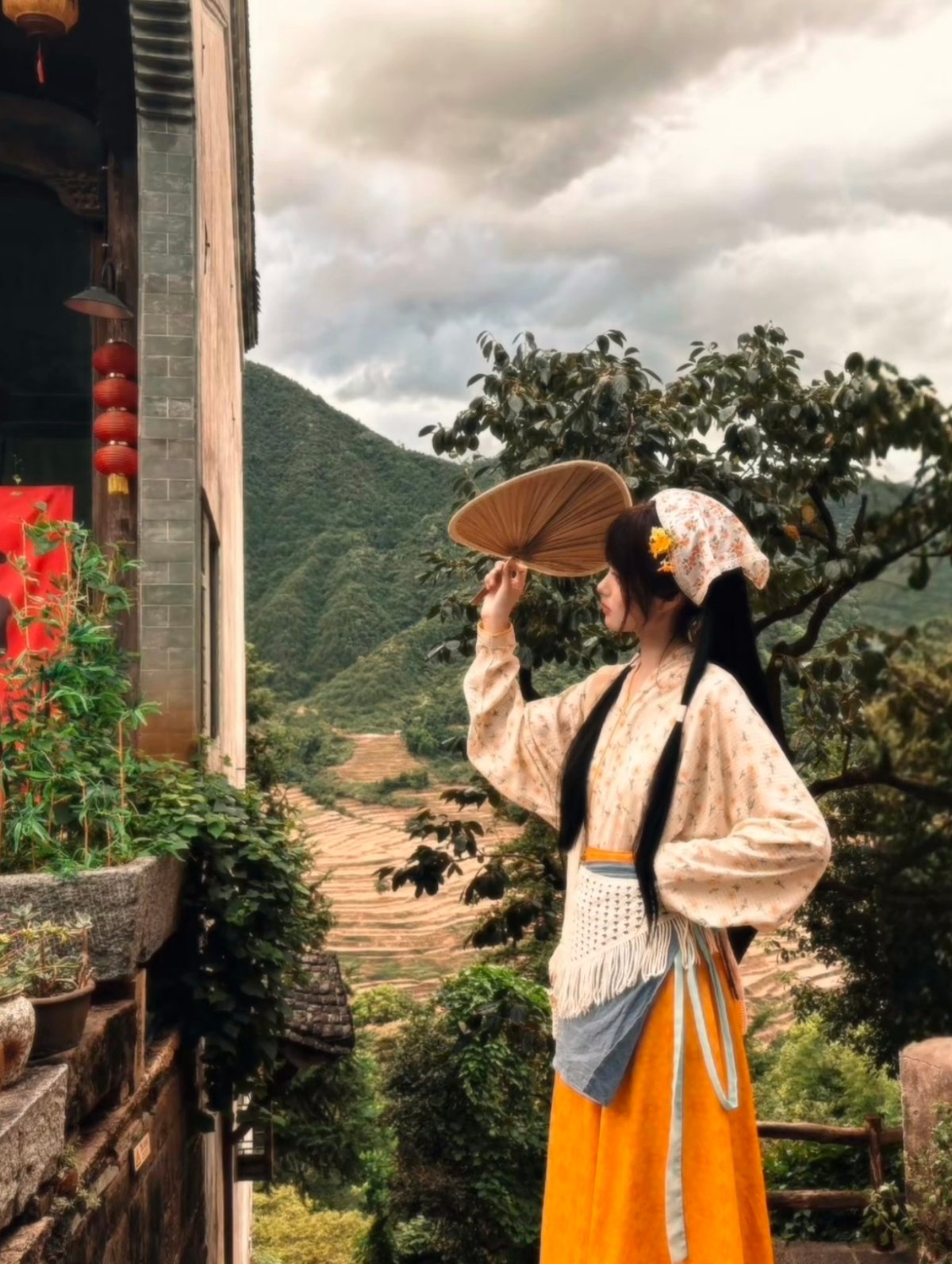 水秀山青黛瓦粉墙重重楼,椒赤谷香天街小径梦姑游